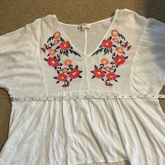 Umgee White Embroidered Pink Floral High Low Top Size L - Picture 7 of 9